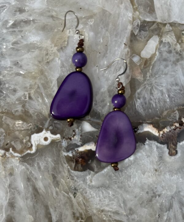 Taguna Nut Dangle Earrings/Plum Crazy