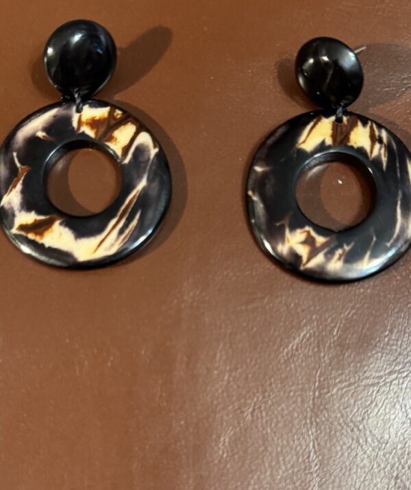 Taguna Nut Post Earrings/Circle O