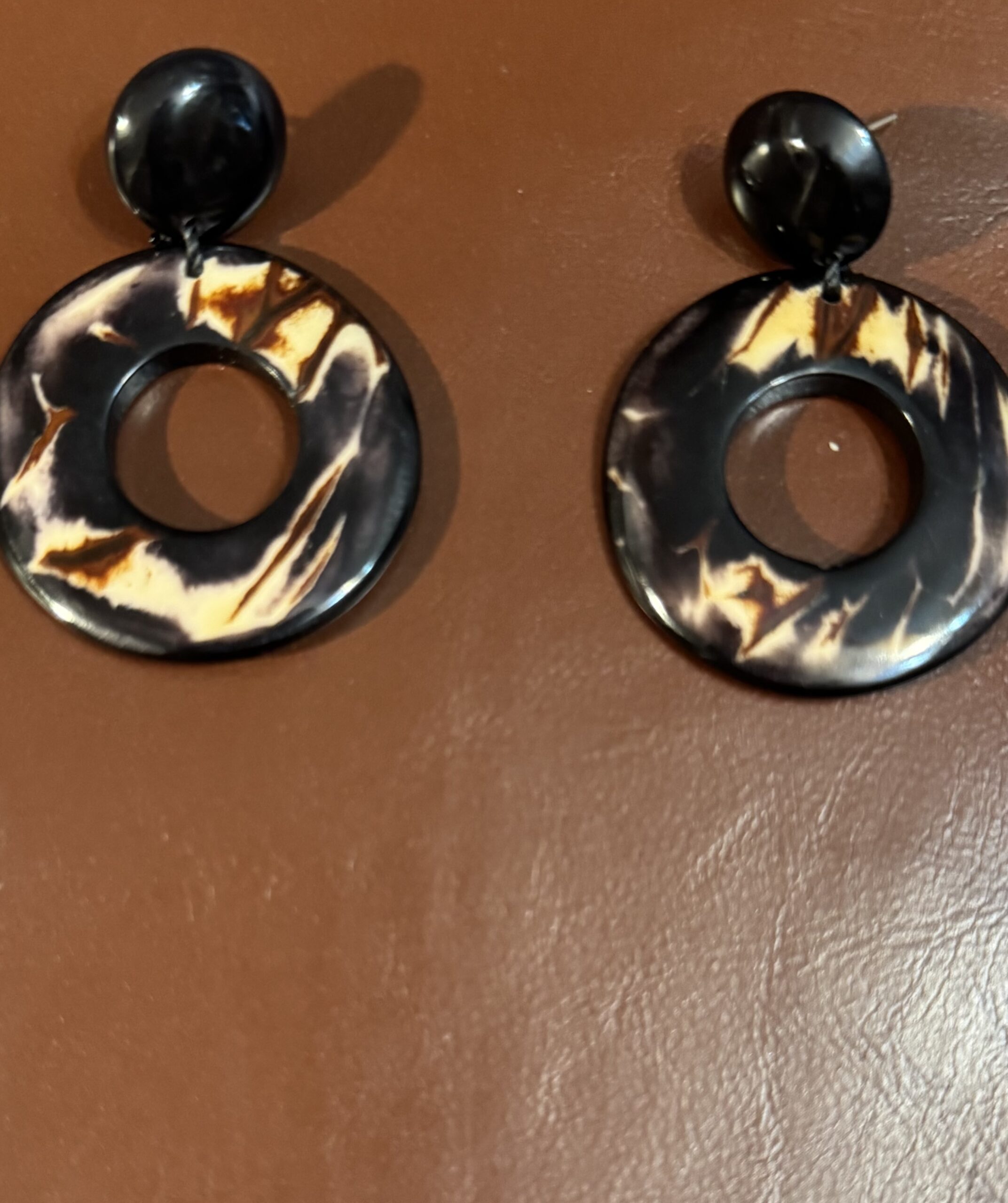 Taguna Nut Post Earrings/Circle O