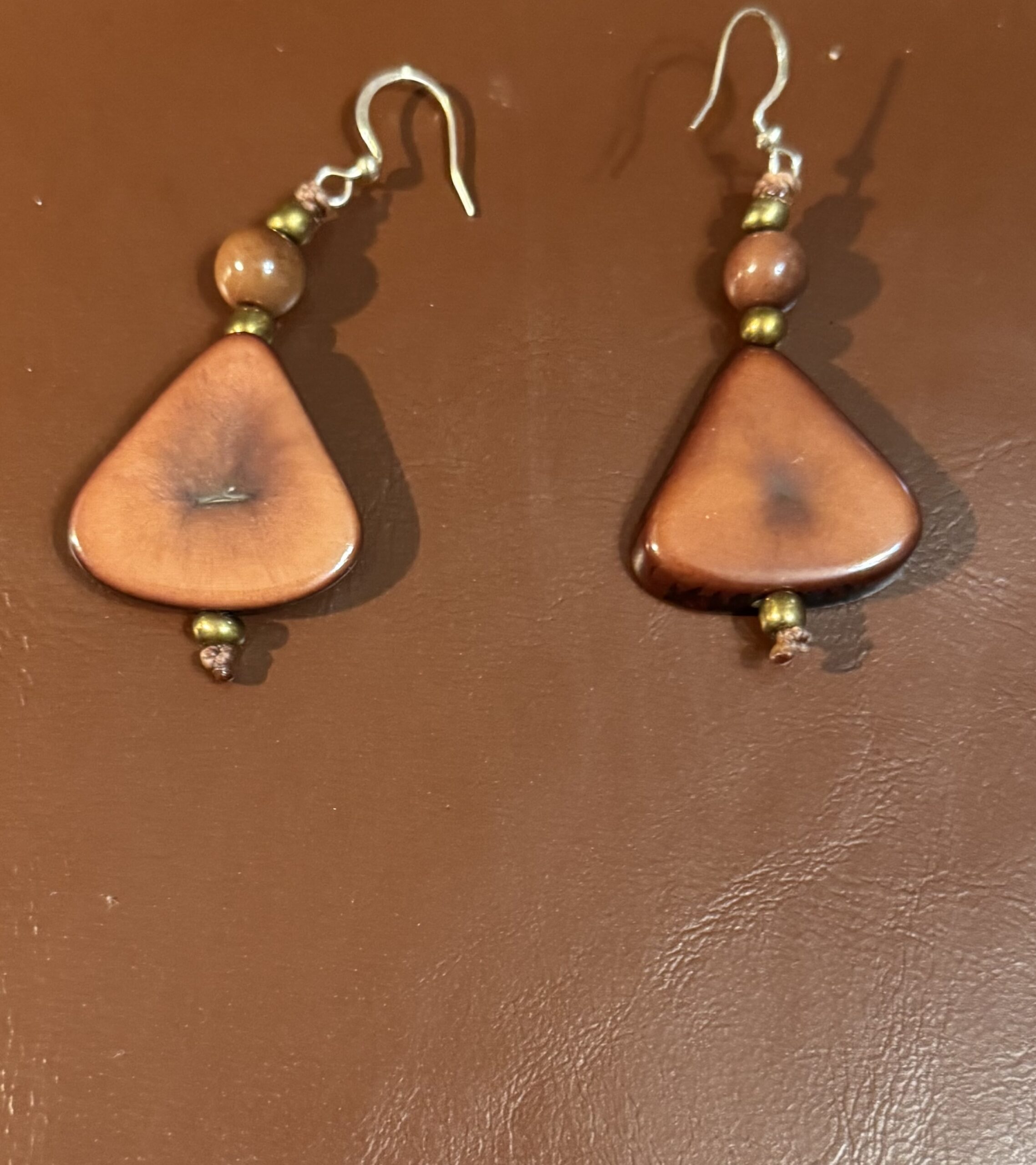 Taguna Nut Earrings/Organic Brown